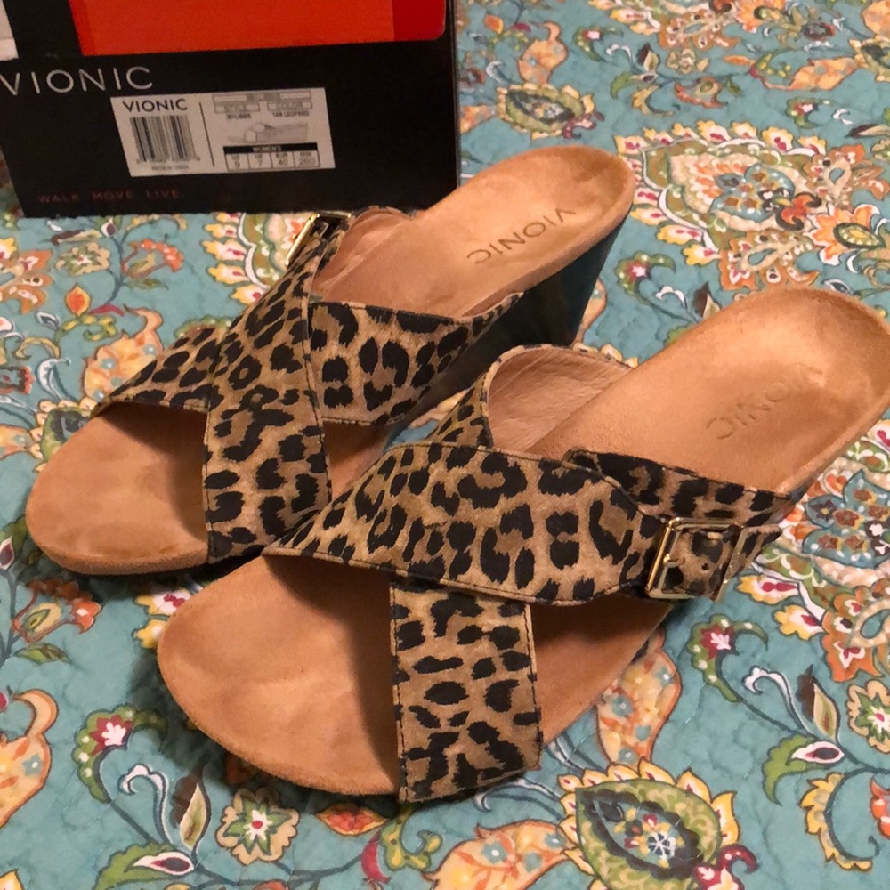 Vionic Libbie Sandal tan leopard Size 9
